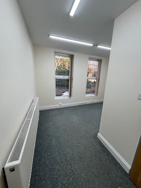 Office in Bedford - photo 4